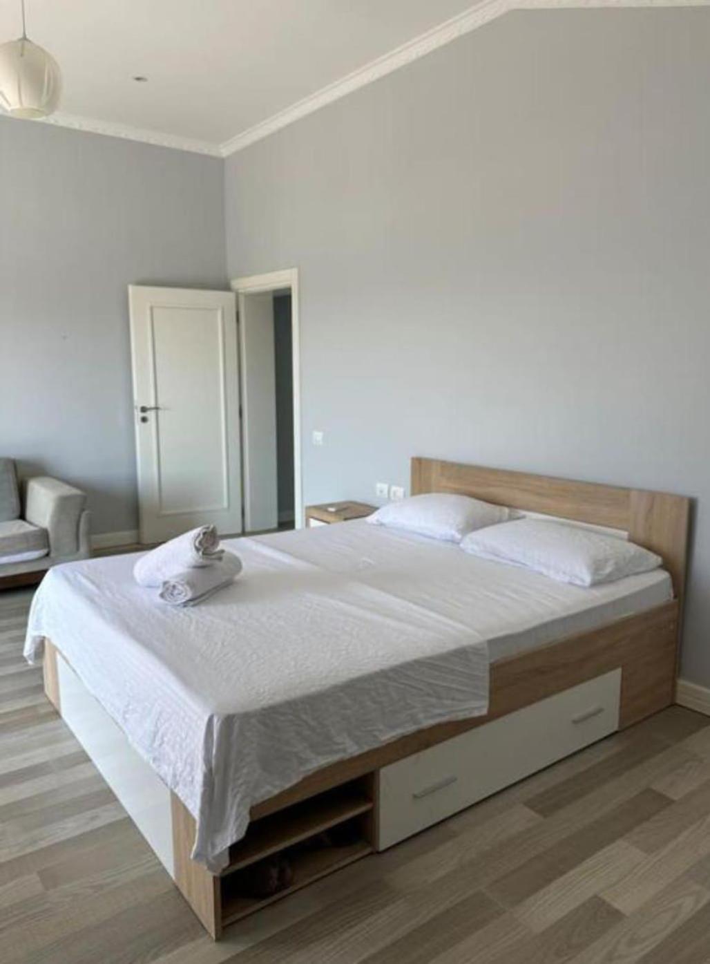 Kamila * Tirana